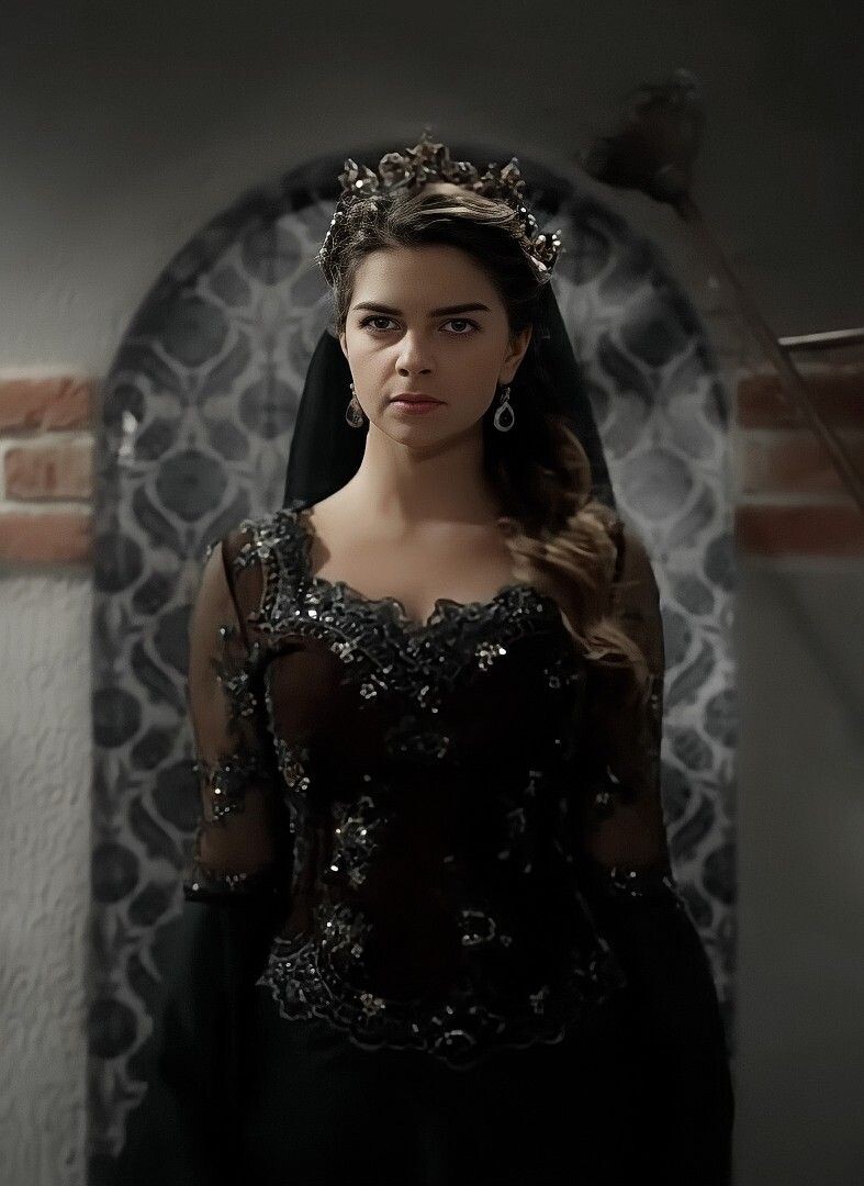 Годы жизни под пиратским флагом не прошли бесследно. Михримах чувствует подвох