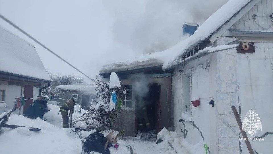    В Тульской области за прошедшие сутки потушили шесть пожаров и ликвидировали последствия 11 ДТП. материалы пресс-служб