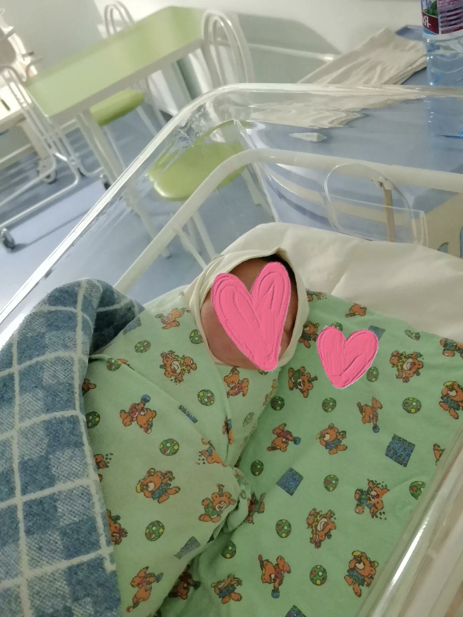 Ксюша. Тут ей сутки. Красоту закрыла сердечком, чтобы не сглазить))