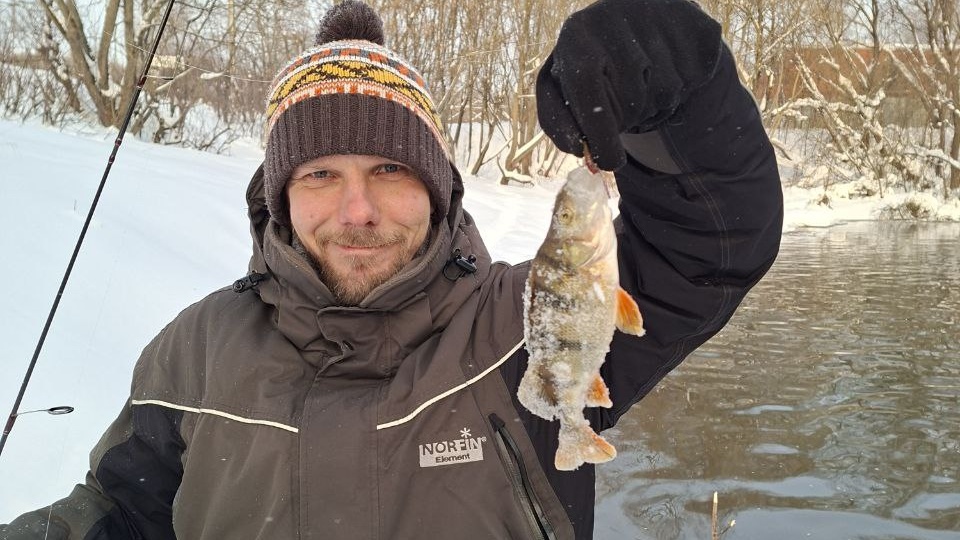 Разведка рыбы на реке Сходня