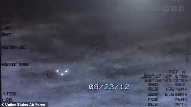 Просочившееся в сеть военные видеозаписи 2012 года показали три шарообразных объекта, запечатленных в полете над Персидским заливом.