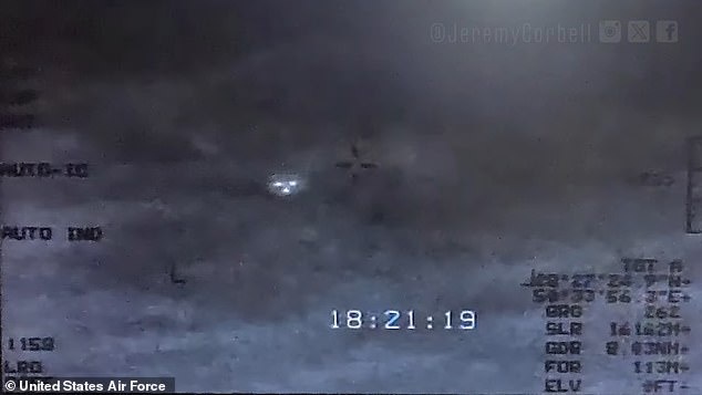 Видео с этими шарами было снято беспилотником Reaper ВВС США на границе между Саудовской Аравией и Ираном.