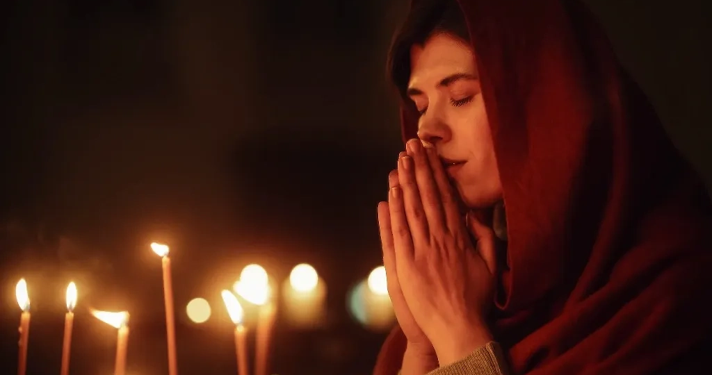 Можно ли молиться лёжа в кровати? Простые правила молитвы без фарисейства