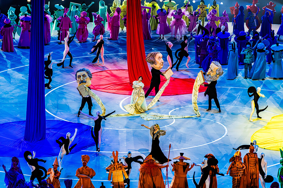 На открытии Олимпийских игр выступления сочетали музыку, хореографию и красочные костюмы. | Фото: Andy Miah/Flickr/CC BY-NC 4.0
