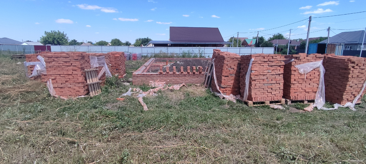 Кирпич на моей стройке на 3.5 и 5. Провинция, особо не разгонишься. 