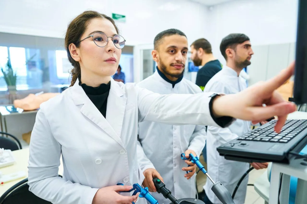    Губернатор Югры поздравил учёных с Днём российской науки