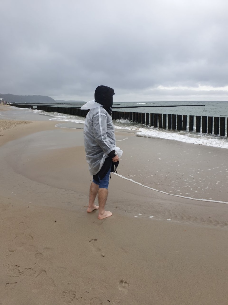 Второй заход на омовение ног уже попал на камеру.