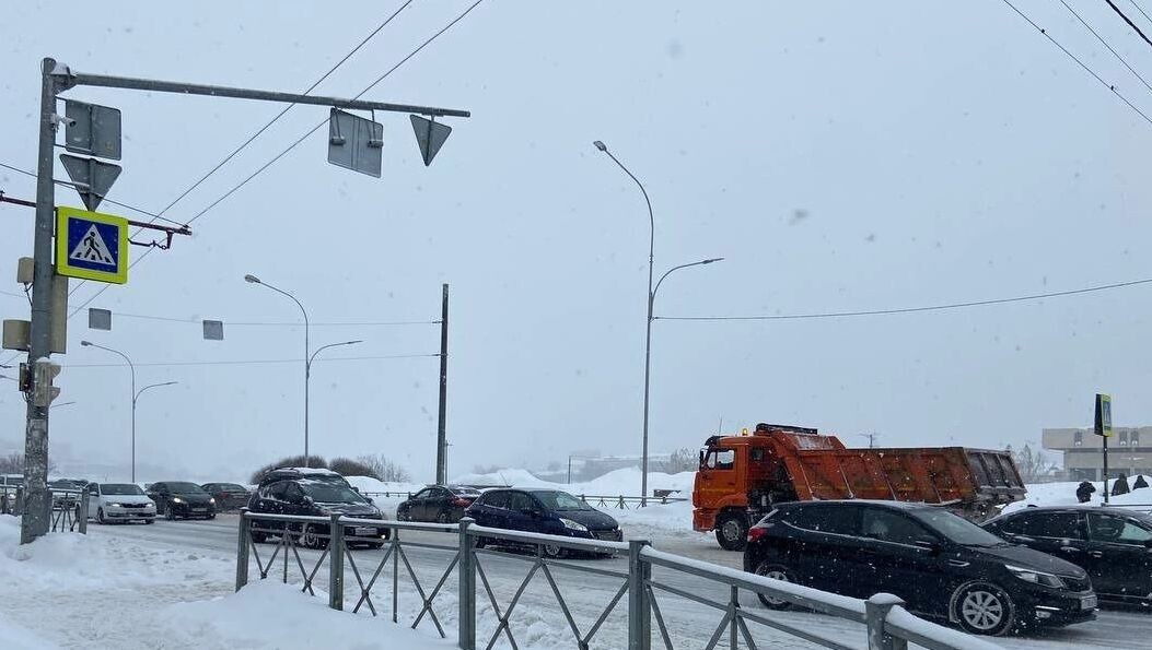    Исправлять ситуацию в минувшие сутки на дороги вышли 1088 единиц техники и 634 дорожных рабочих.   inkazan.ru