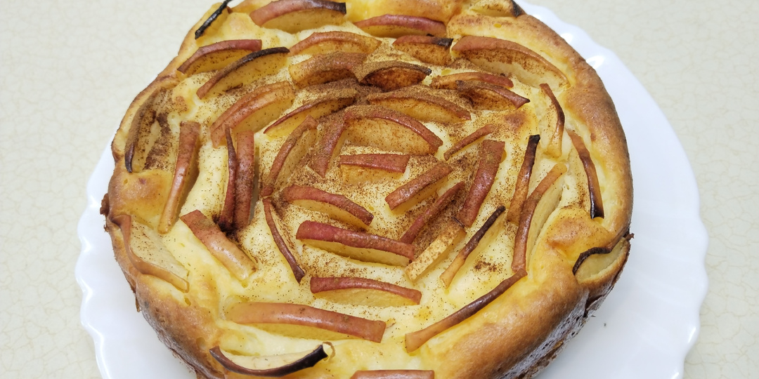 С яблочками лёгкая творожная запеканка