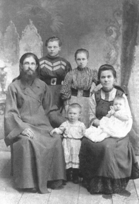 Беляев Александр Петрович с семьей. Расстрелян 5 февраля 1938 года в г.Москва