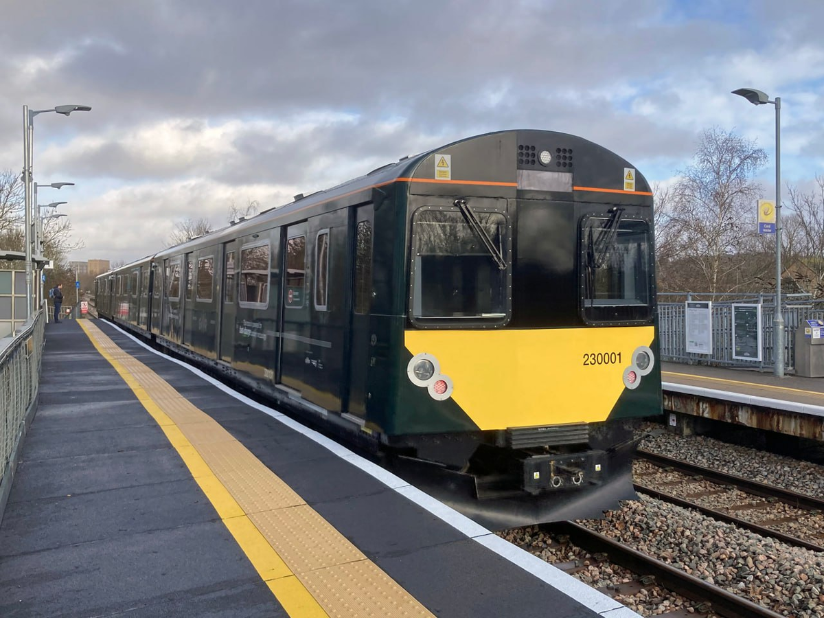 Аккумуляторный поезд класса 230 в Великобритании. Источник: Diamond Geezer Blog