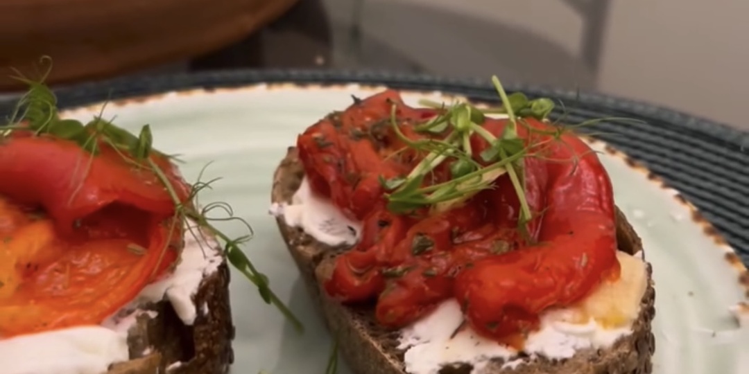 Итальянское лето в банке: как сохранить аромат запеченного перца с чесноком и травами до самого мороза