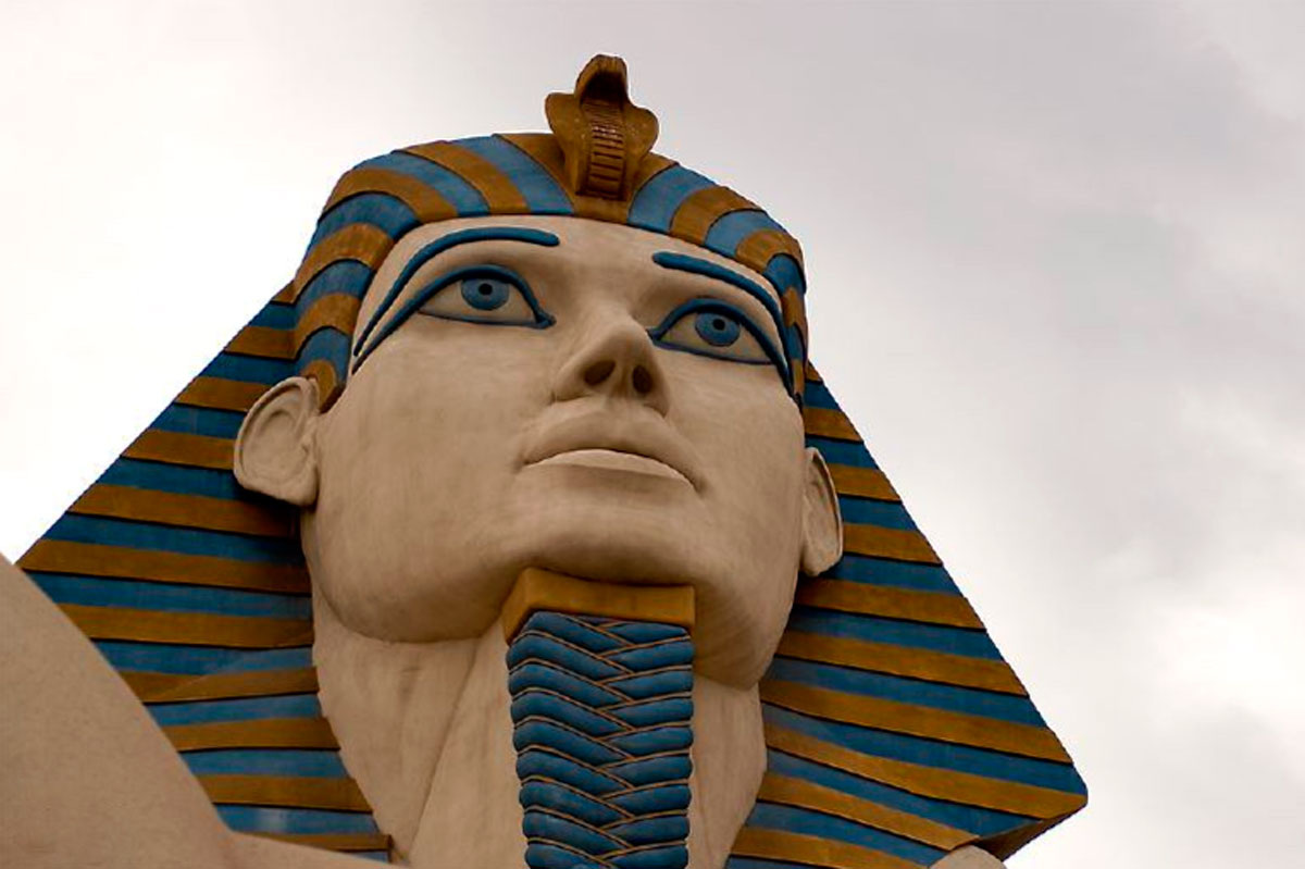 Сфинкс сидел на фиванской дороге и загадывал путникам сложные загадки