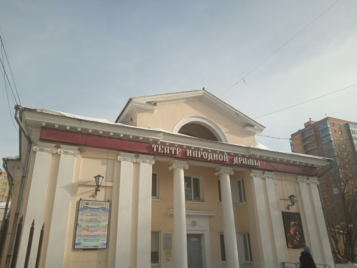 Фасад театра. 