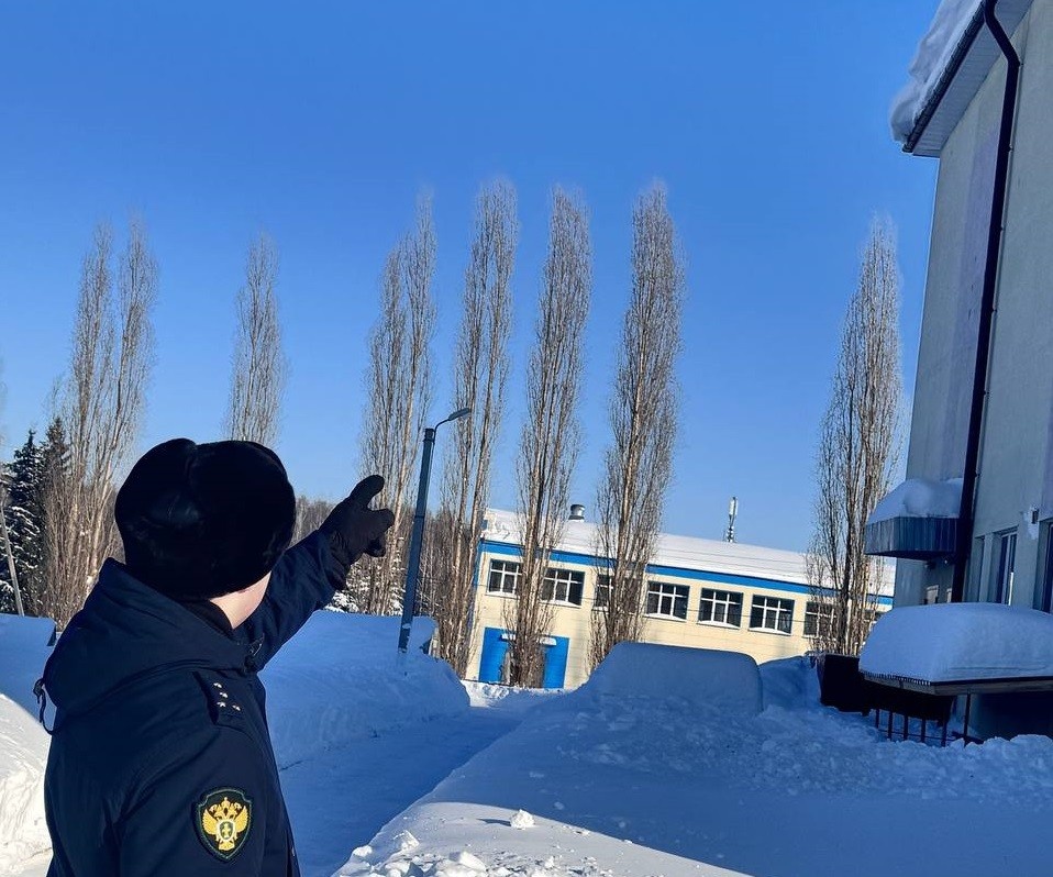    Прокуратура Чувашии проверяет очистку школьных крыш от снега