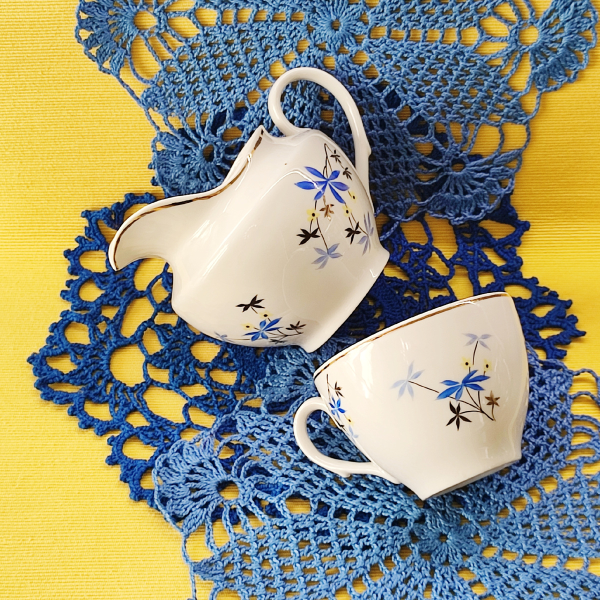 1. Кружка и сливочник с синими веточками-листьями, Пролетарий, 1958-67 гг, цена 400+500 руб.