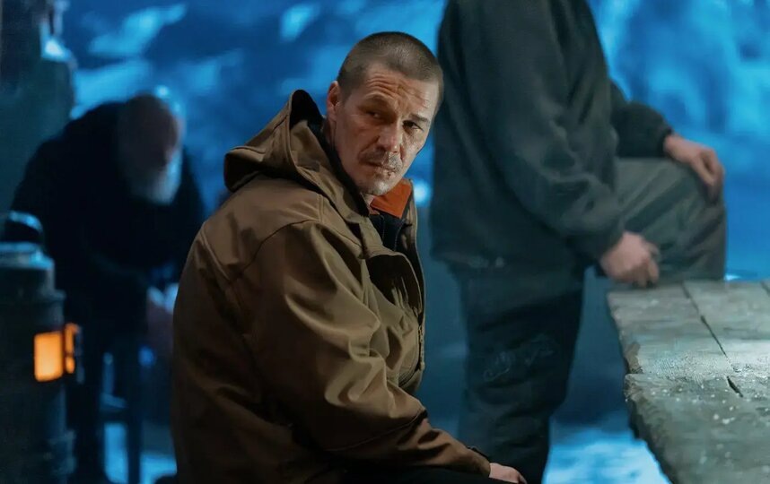    Артём Быстров в роли Дмитрия Зорина на съёмках фильма "Вершина"."САШ МУВИ", "Ол Медиа Компани", START