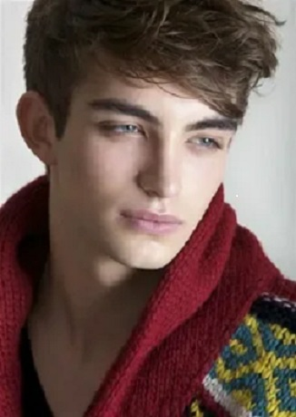 Похожий на Лёню в те годы