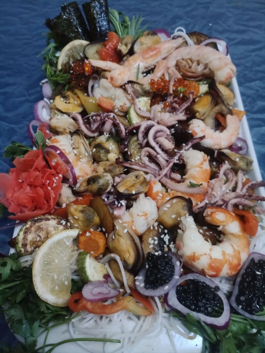 Лапшу можно заменить гречневой или любой по вашему вкусу. С обычными спагетти то же вкусно.