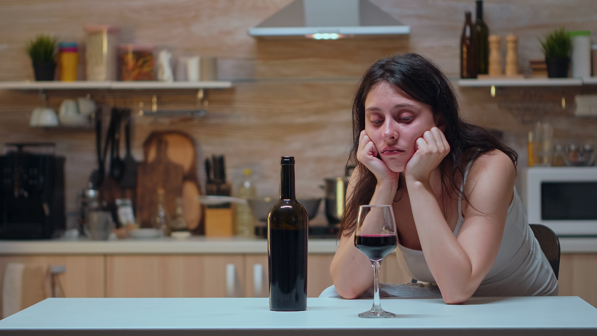 Почему у женщин краснеет лицо после алкоголя (источник изображения: freepik.com)