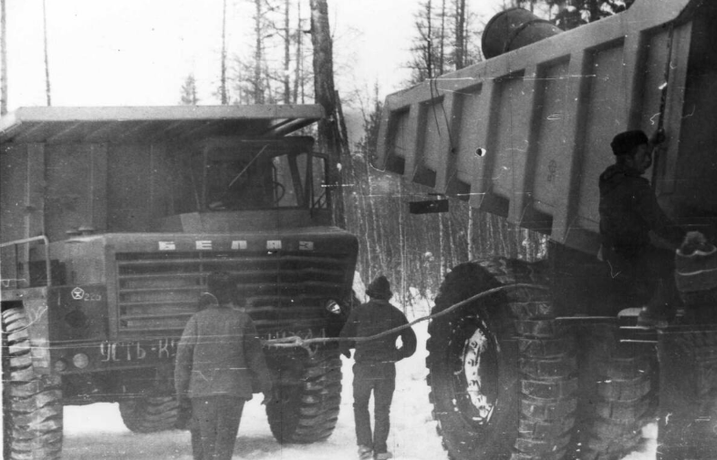 Фото автора. 80 годы двадцатого века. Зимник Усть-Кут – Мирный.