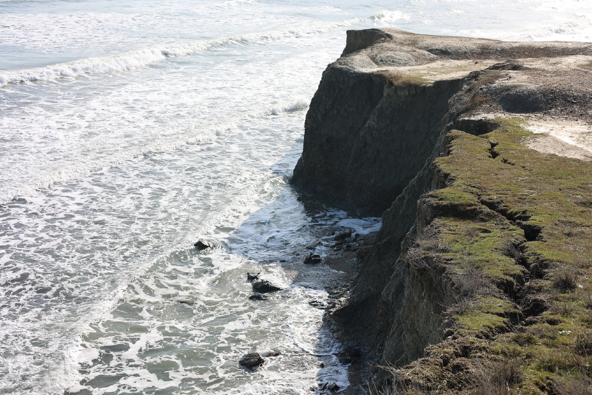 берег Двуякорной бухты