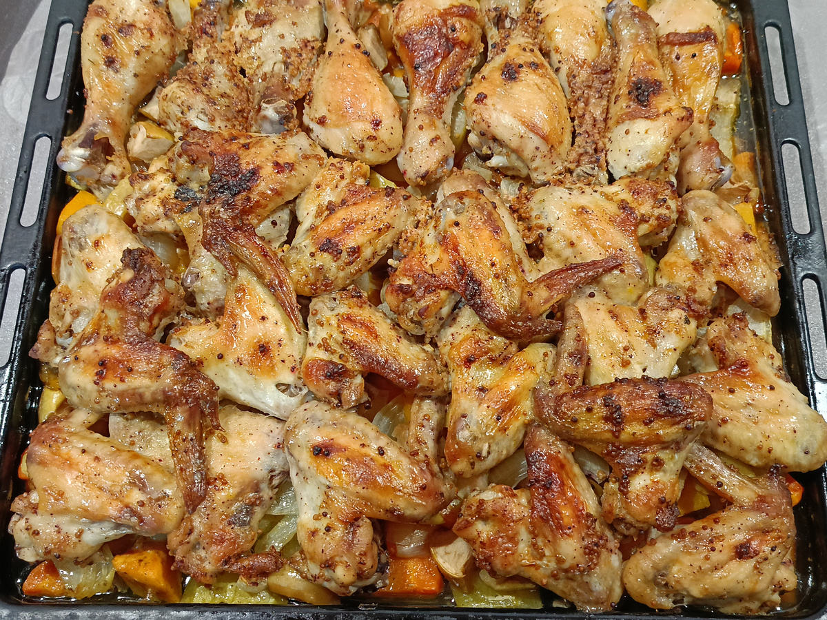 В ролях были голени, крылышки, тыква, кабачки, лук, морковь, яблоки.