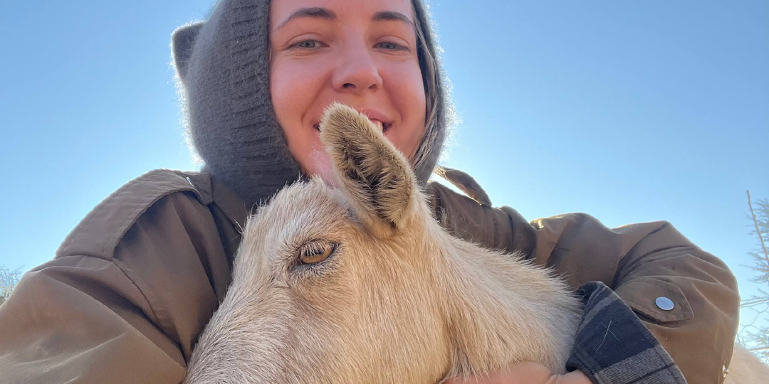 Я доила коз в Африке взамен на бесплатную еду и жильё