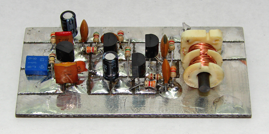 Простой СВ вещательный АМ передатчик и из доступных деталей