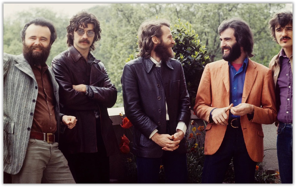 Актуально выглядящие участники ансамбля