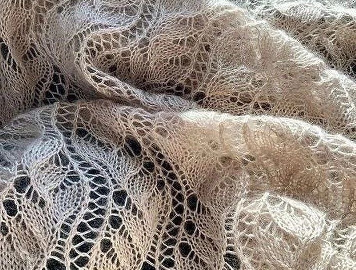 Шарфы и палантины спицами: стильные идеи для любого сезона.