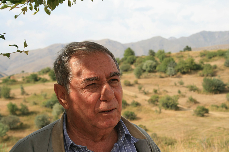 Фото с сайта https://www.colta.ru/articles/society/28970-tomas-de-vaal-akram-aylisli-izgnannik-azerbaydzhan-armeniya