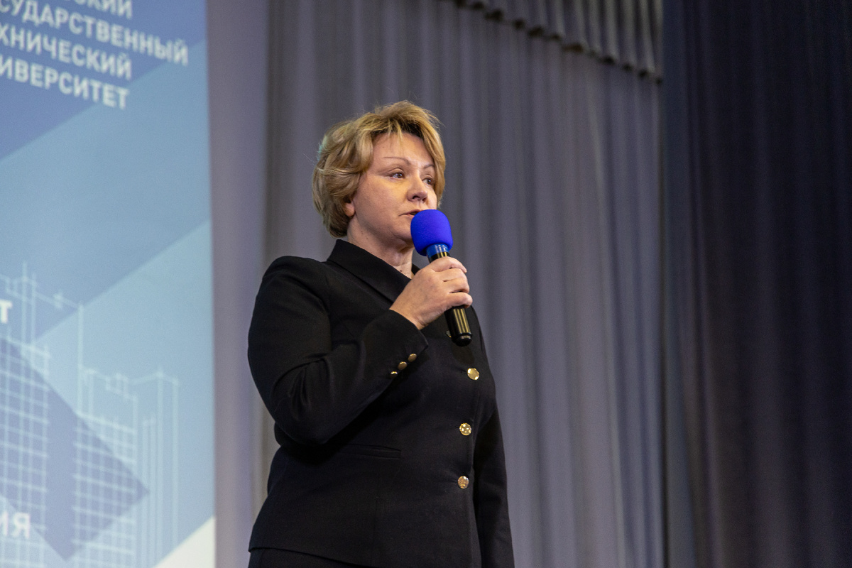 Ректор ЯГТУ Елена Степанова