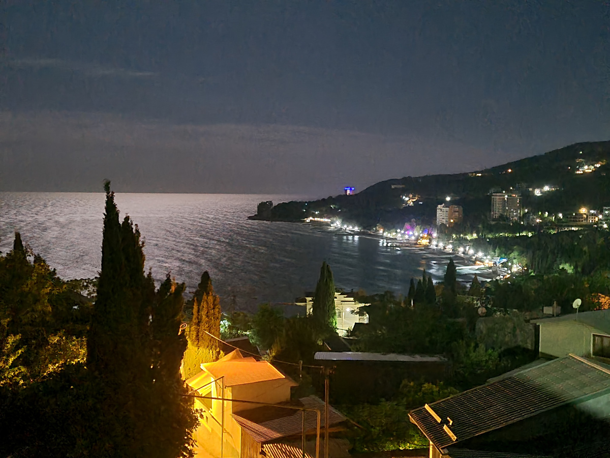 а из нашего окна ... ну как-то так)))