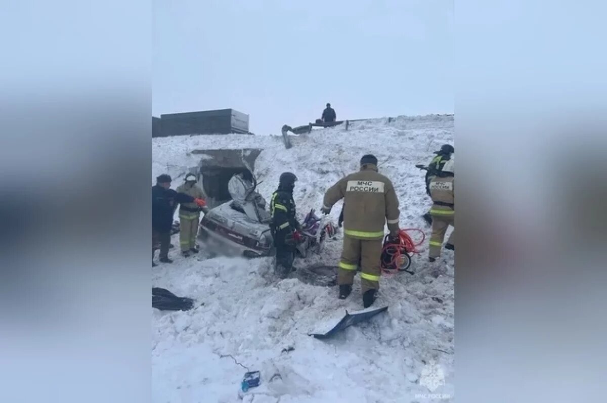    Под Новосергиевкой зерновоз раздавил ВАЗ-2110, погибли 4 человека