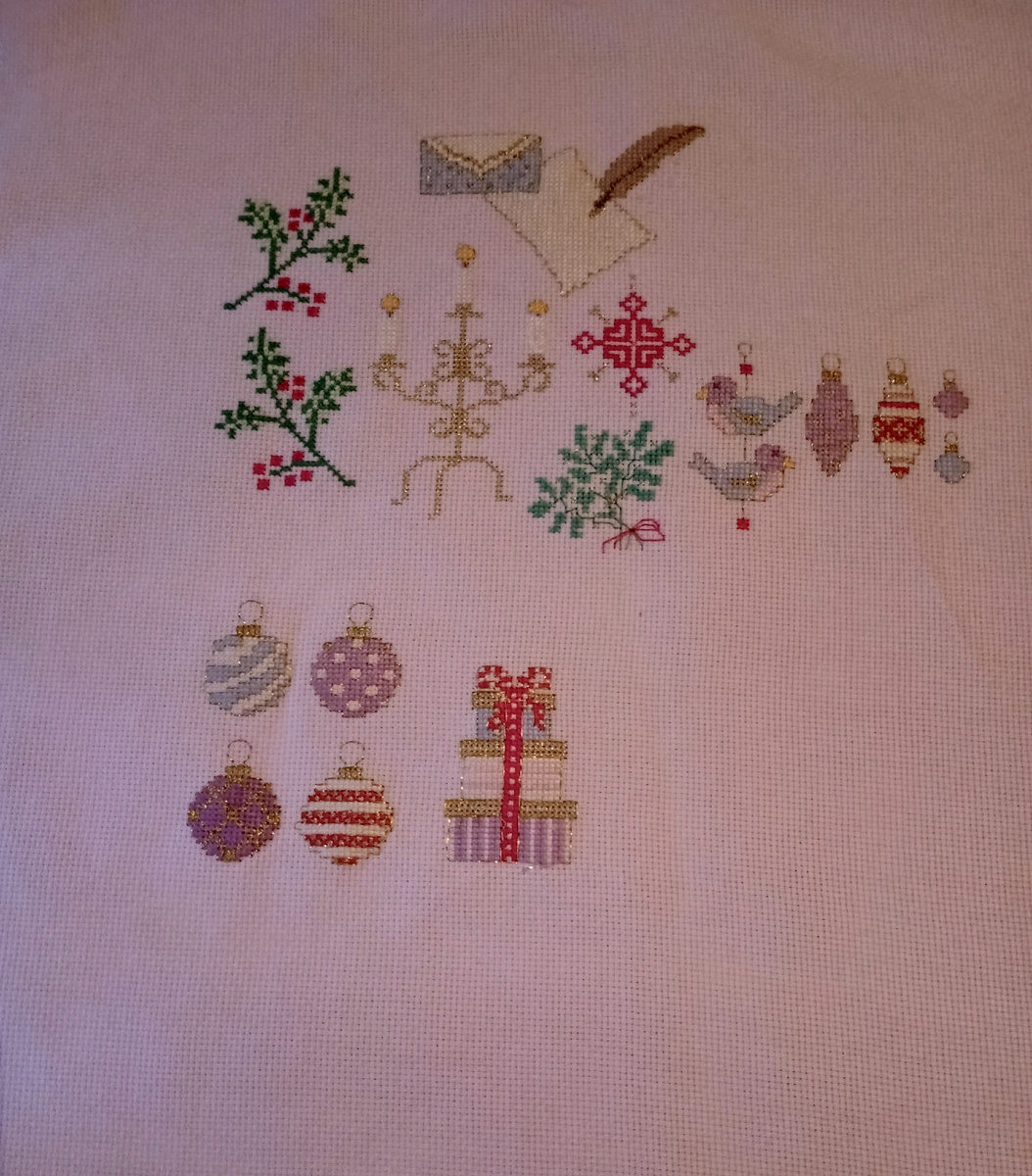 Наконец-то, вышит новогодний сэмплер по журналу "Diana креатив" выпуск 1/2013 г.