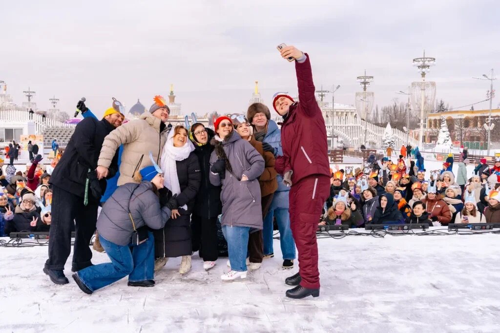    Сэлфи со всеми гостями праздника редакция RTWeek