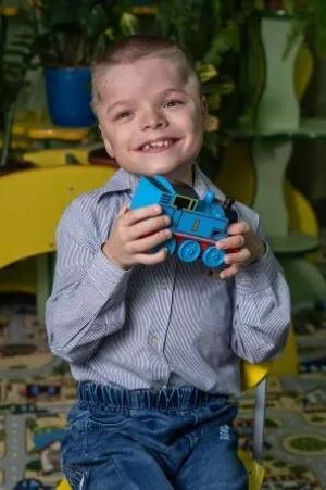 ИЛЮША ЖДЁТ РОДИТЕЛЕЙ!!!