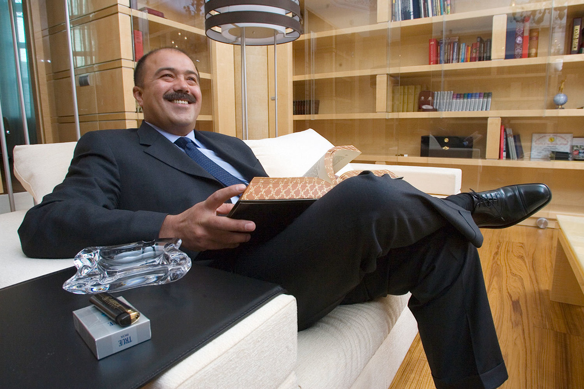    На сегодняшний день Forbes оценивает состояние Искандера Махмудова в 7,3 миллиарда долларов.