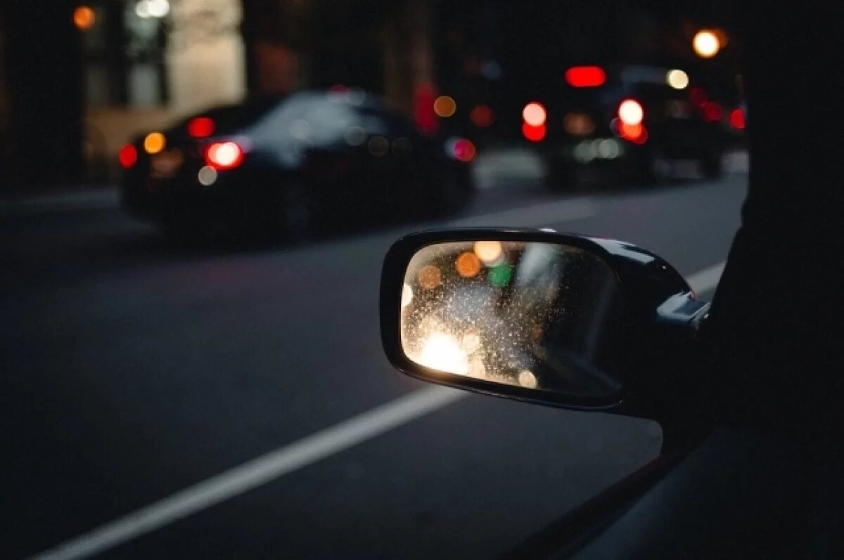    В Барнауле автомобиль провалился под землю: новости регионов 8 февраля