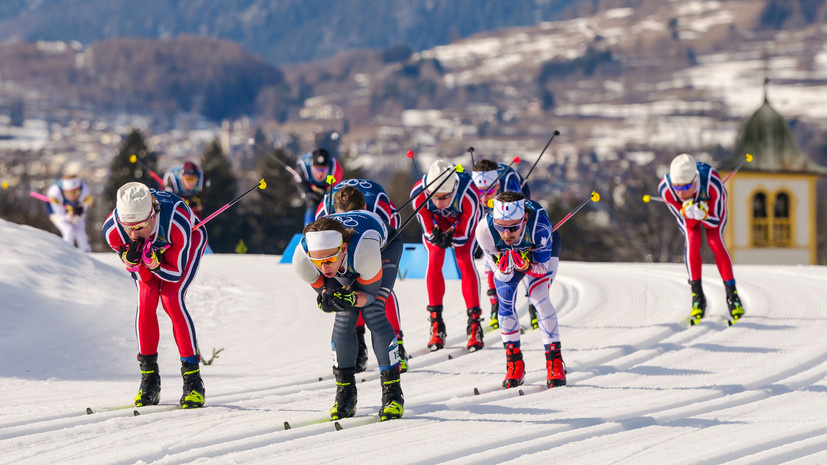     Йоханнес Клебо и Савелий Коростелёв (на переднем плане) AP Kirsty Wigglesworth