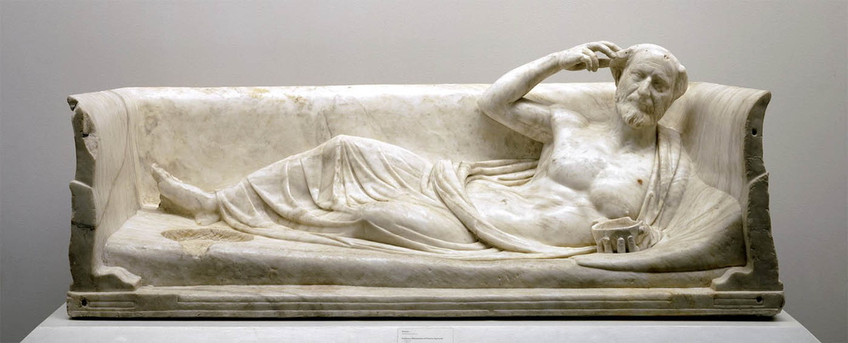 Римский саркофаг с изображением Флавия Агриколы и винной чаши , предоставлено Музеем искусств Индианаполиса.