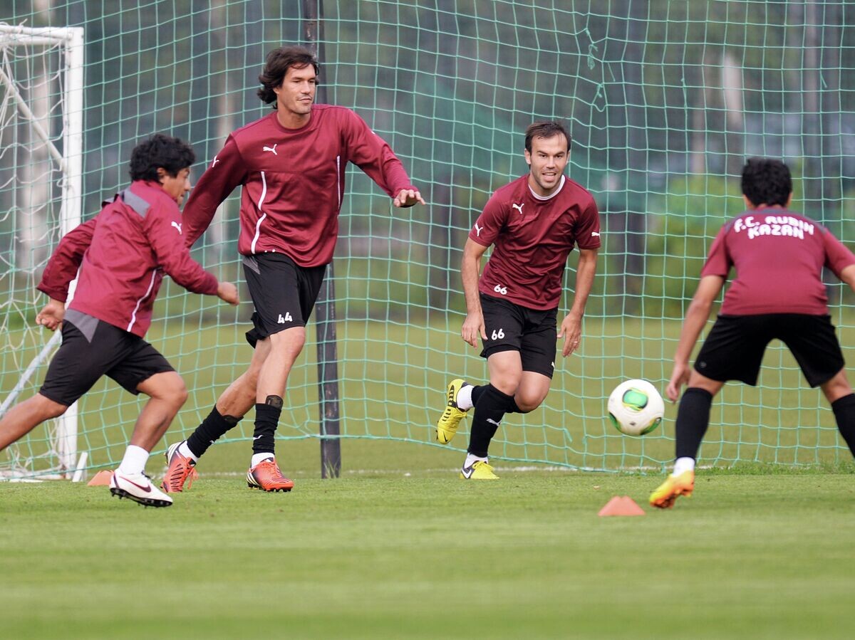    Тренировка ФК "Рубин" | © РИА Новости / Максим Богодвид