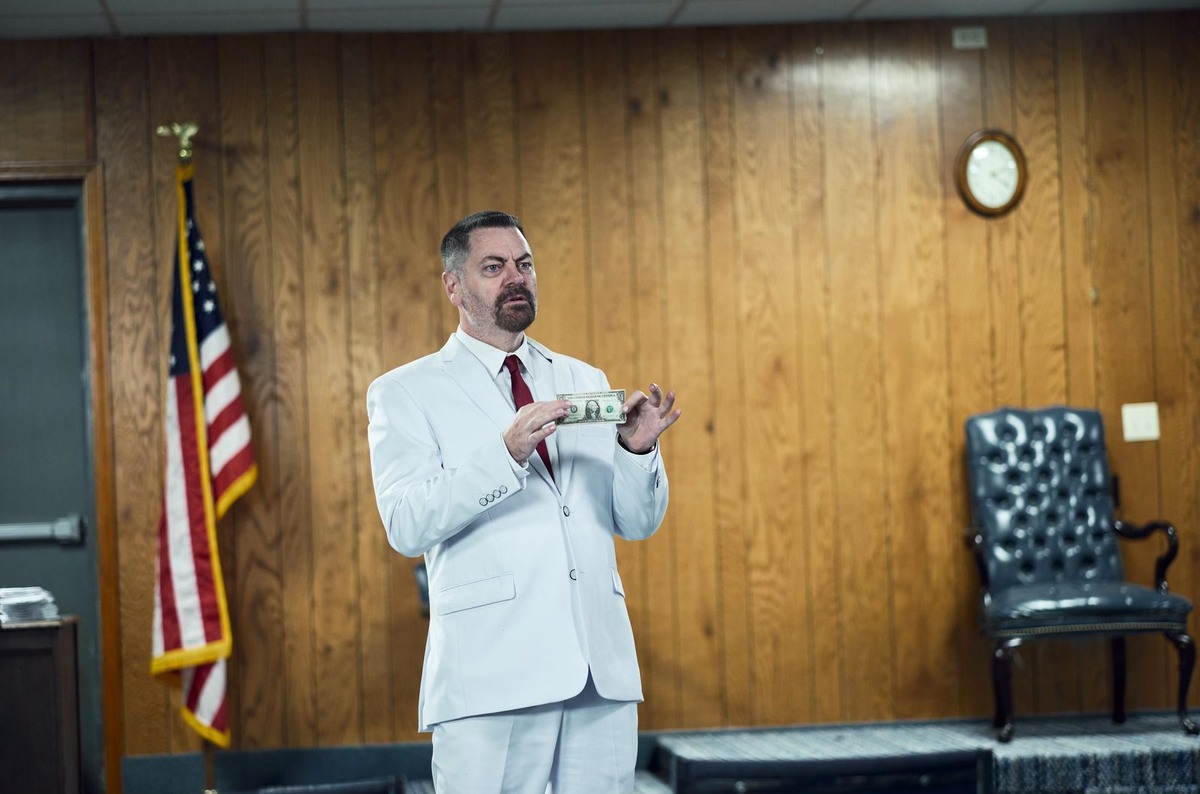 Ник Офферман, исполняет роль Джерри Кейна, отца-одиночки с крайне радикальными взглядами. 