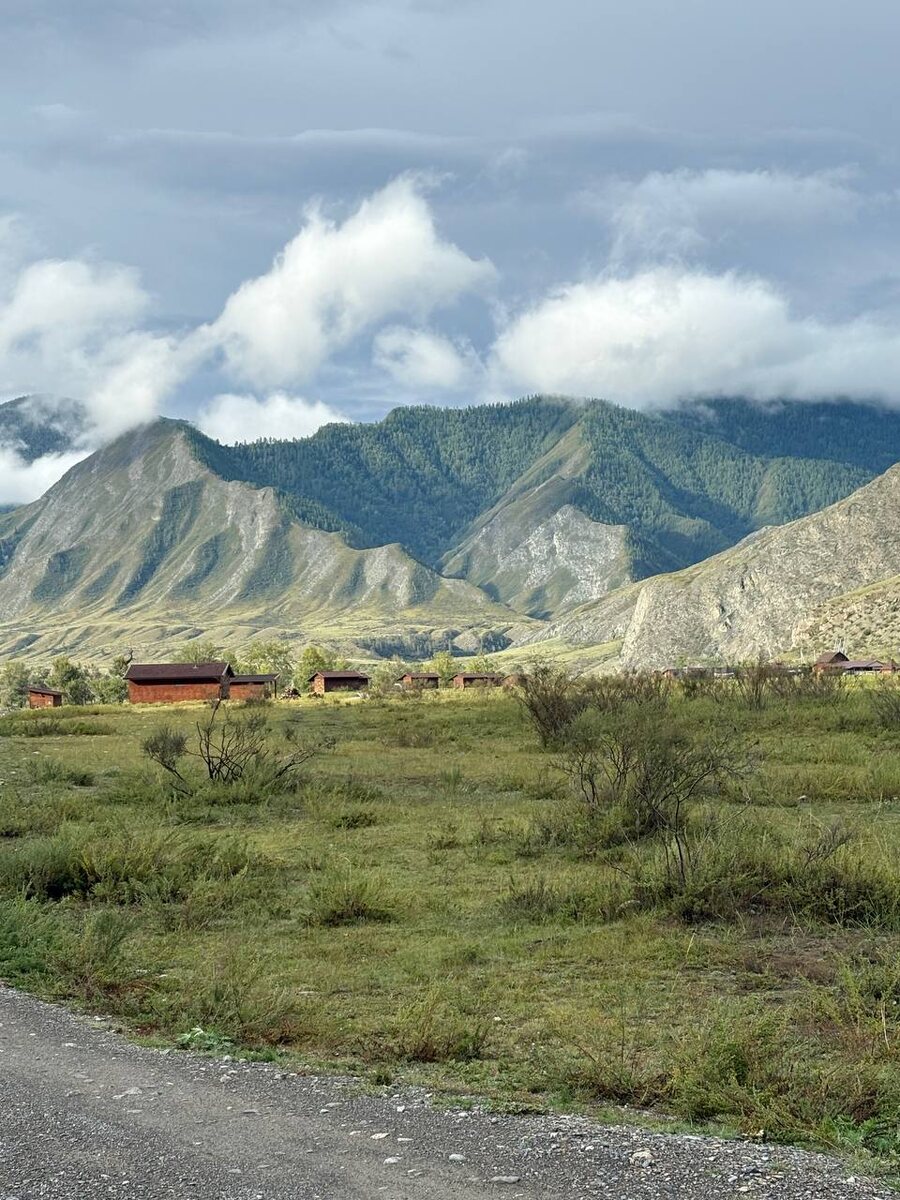 Солнце рассеивает туман и остатки облаков