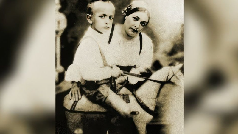 Ролан Быков с мамой