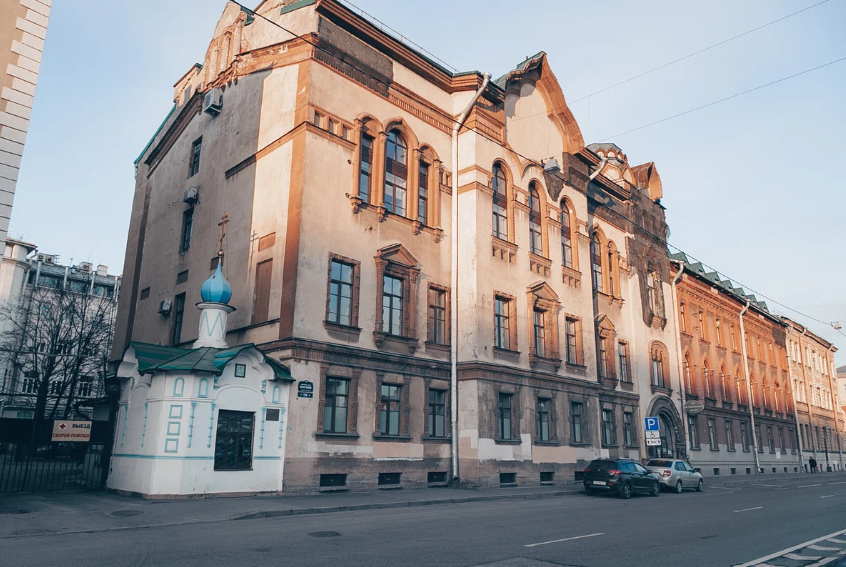    Клиника высоких медицинских технологий им. Н.И. Пирогова на набережной реки Фонтанки,154. Автор фото: Яндекс Карты