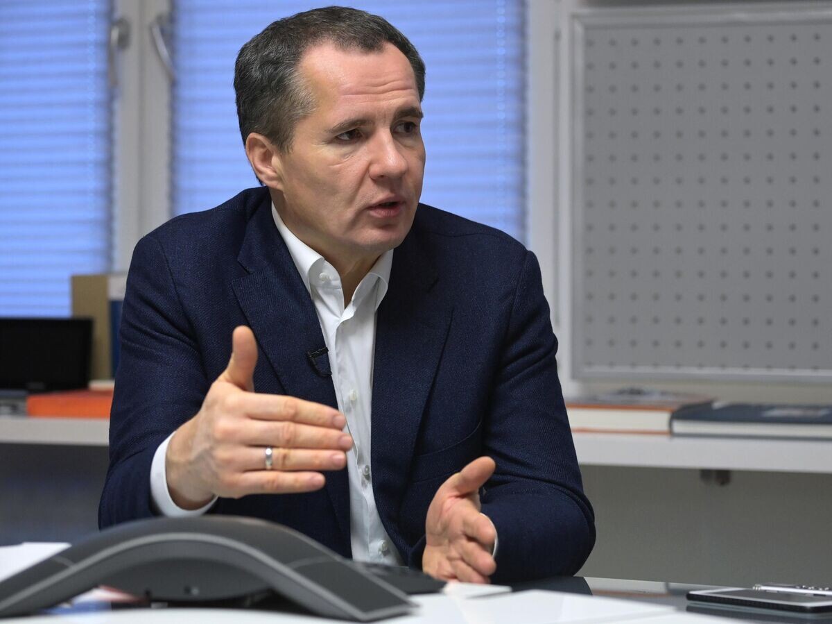    Губернатор Белгородской области Вячеслав Гладков во время интервью РИА Новости | © РИА Новости / Григорий Сысоев