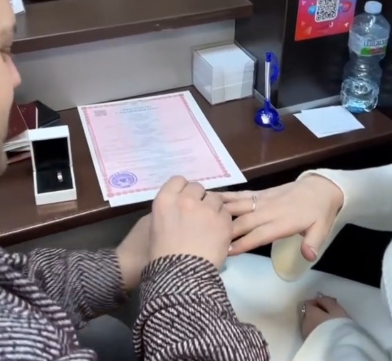 Никита и Ксения не стали устраивать оржественную церемонию. Фото: соцсети