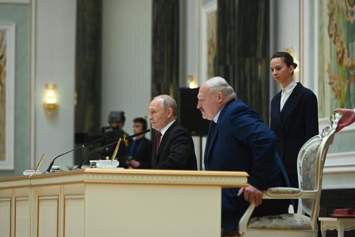 Владимир Путин и Александр Лукашенко. Обложка © Life.ru